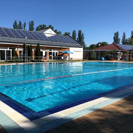 Hotel Imperial Gyogyszallo Es Gyogyfurdo Kiskoros Luaran gambar
