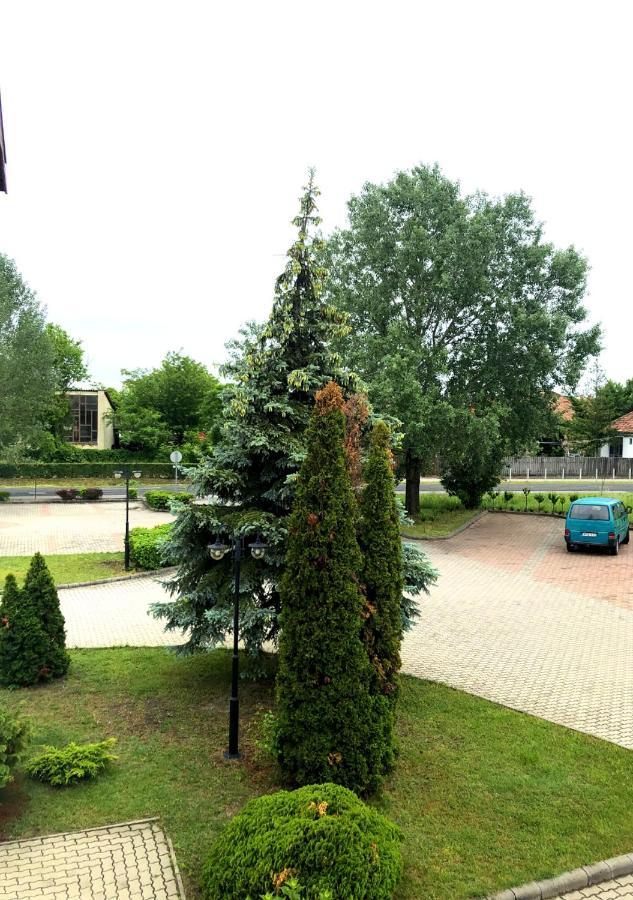 Hotel Imperial Gyogyszallo Es Gyogyfurdo Kiskoros Luaran gambar