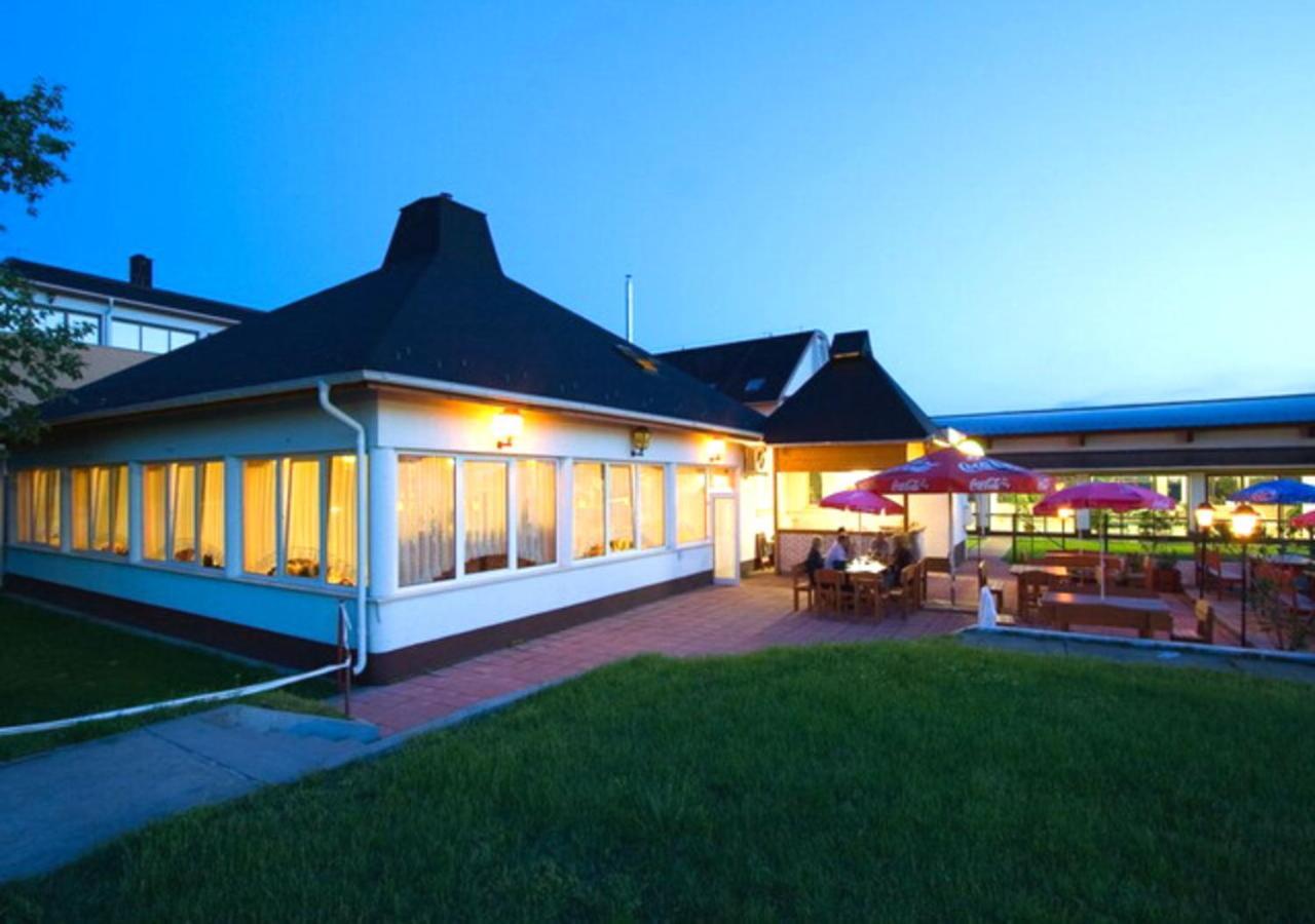 Hotel Imperial Gyogyszallo Es Gyogyfurdo Kiskoros Luaran gambar