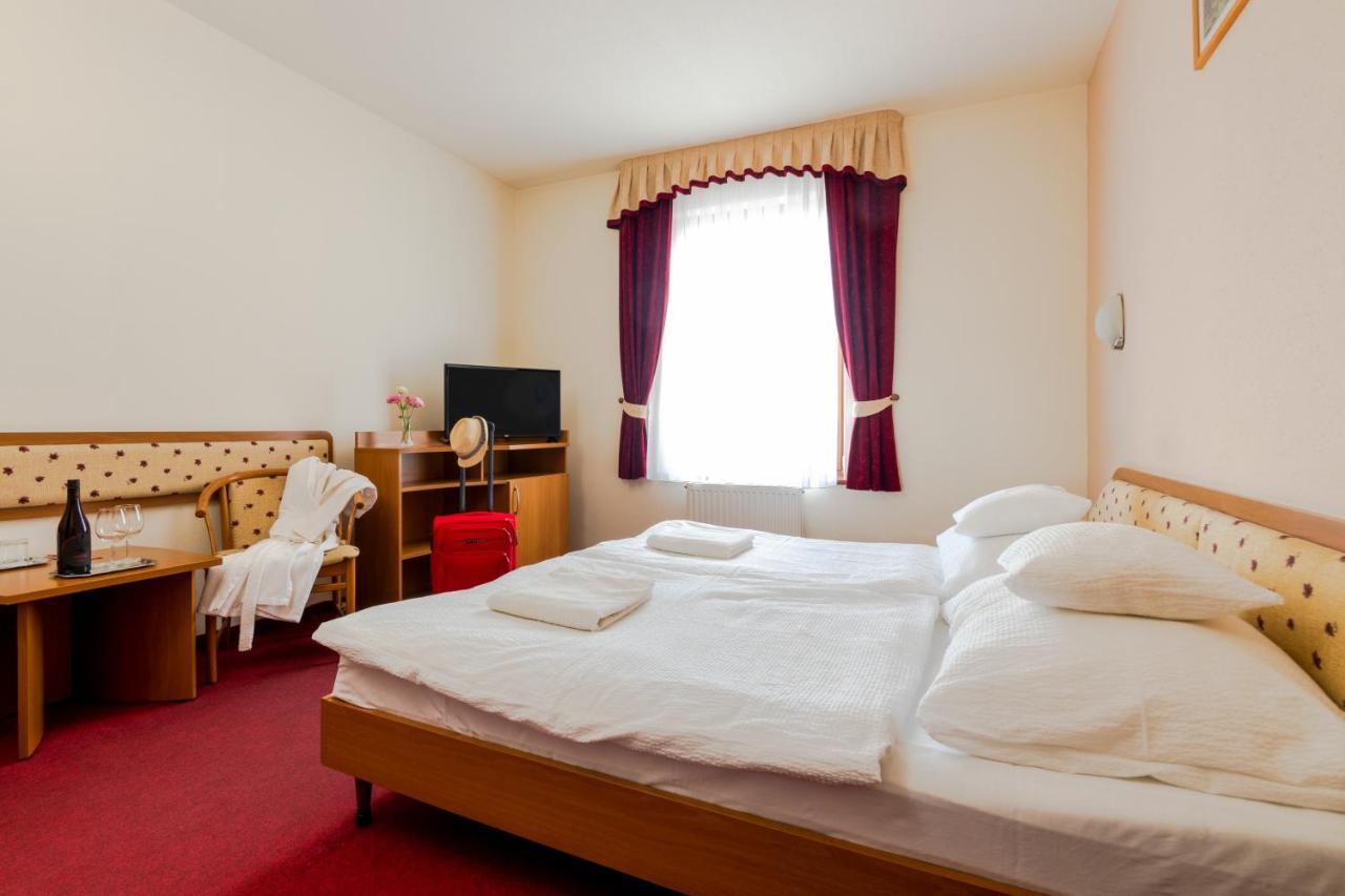 Hotel Imperial Gyogyszallo Es Gyogyfurdo Kiskoros Luaran gambar