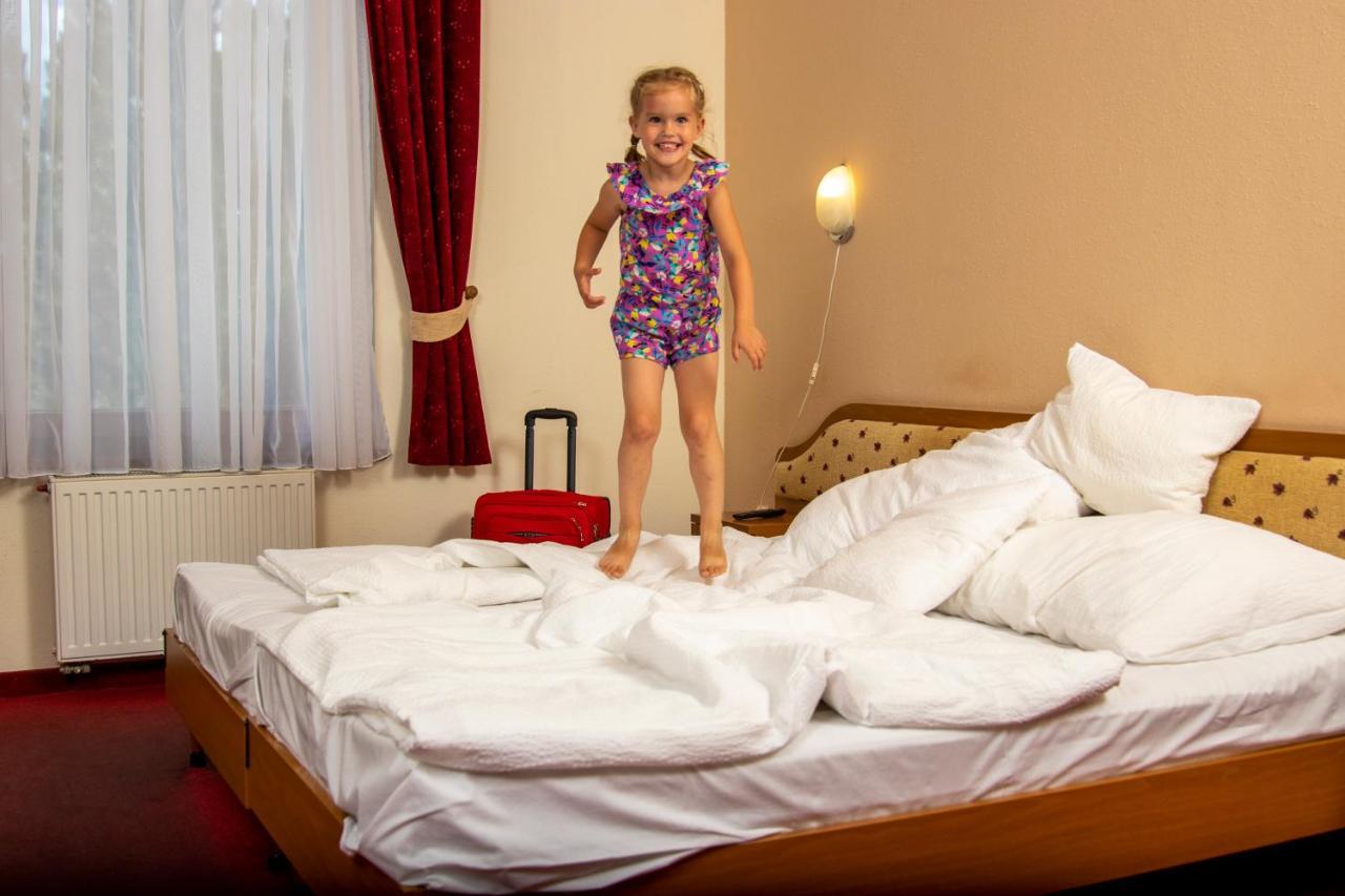 Hotel Imperial Gyogyszallo Es Gyogyfurdo Kiskoros Luaran gambar