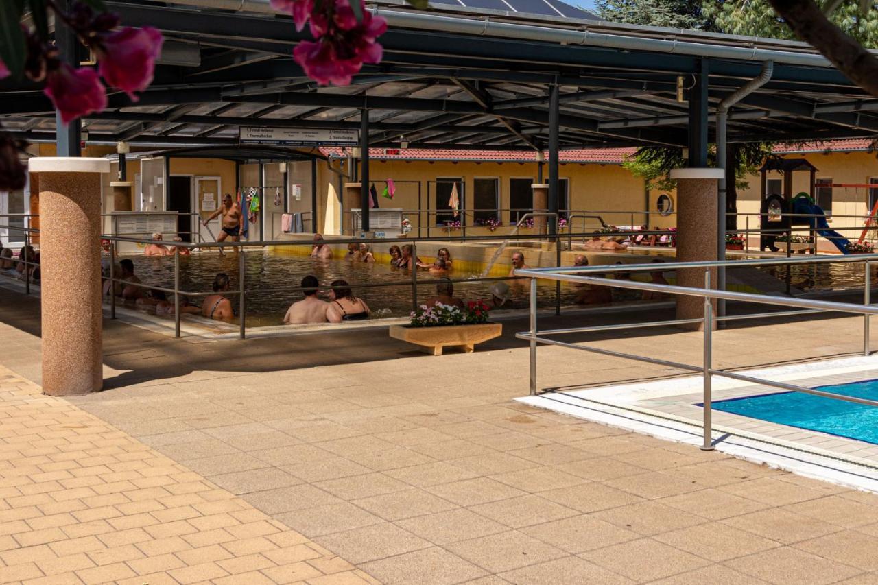 Hotel Imperial Gyogyszallo Es Gyogyfurdo Kiskoros Luaran gambar