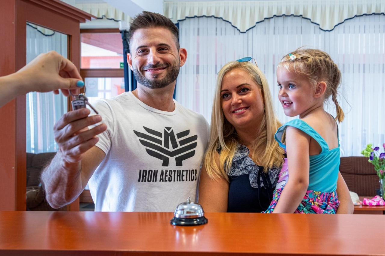 Hotel Imperial Gyogyszallo Es Gyogyfurdo Kiskoros Luaran gambar