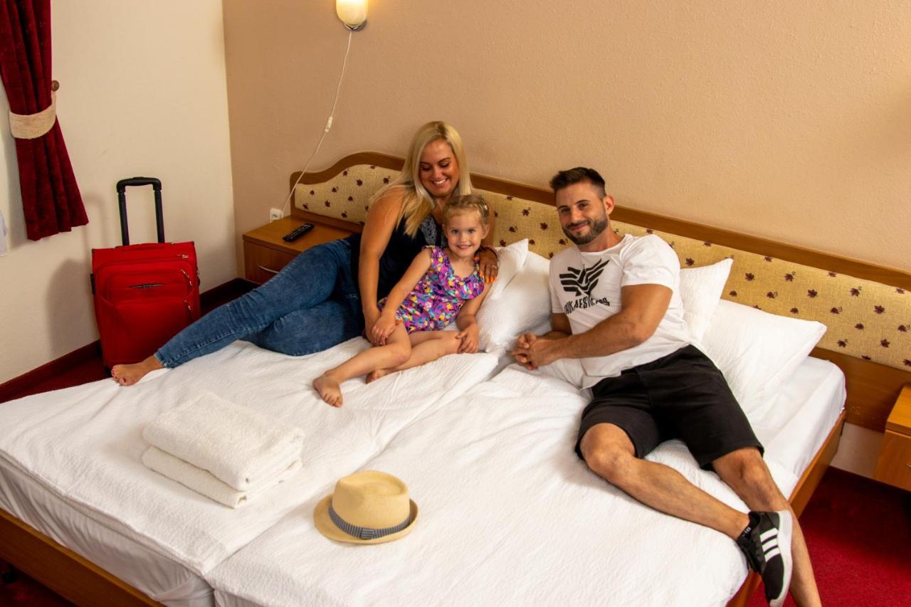 Hotel Imperial Gyogyszallo Es Gyogyfurdo Kiskoros Luaran gambar