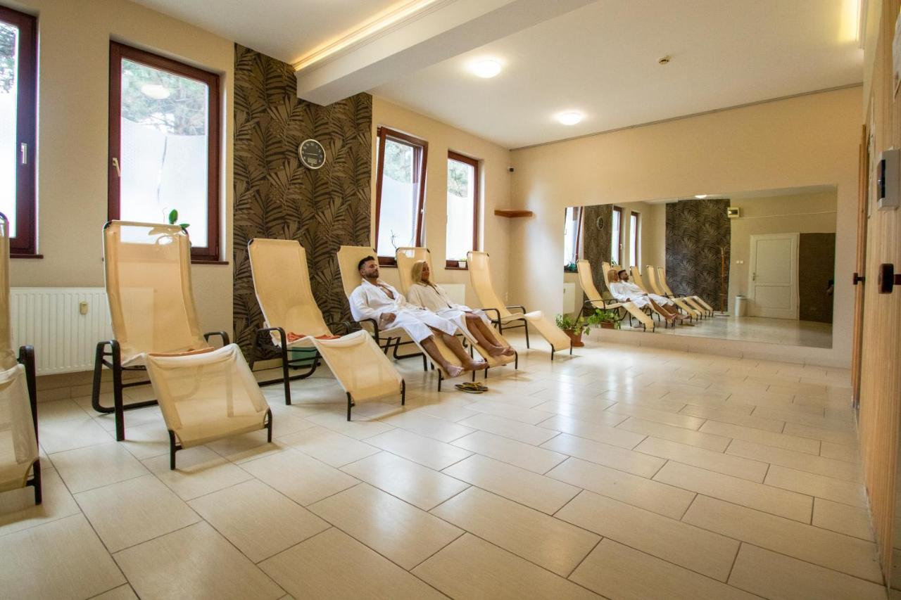 Hotel Imperial Gyogyszallo Es Gyogyfurdo Kiskoros Luaran gambar