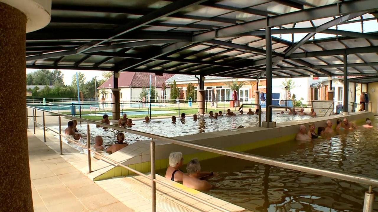 Hotel Imperial Gyogyszallo Es Gyogyfurdo Kiskoros Luaran gambar